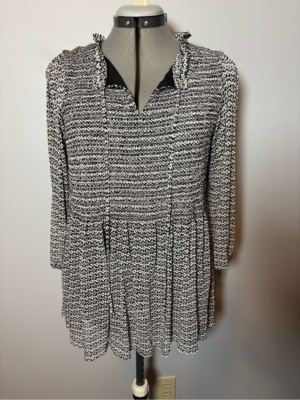Rose + Olive Black and White Printed Long-Sleeve top - medium